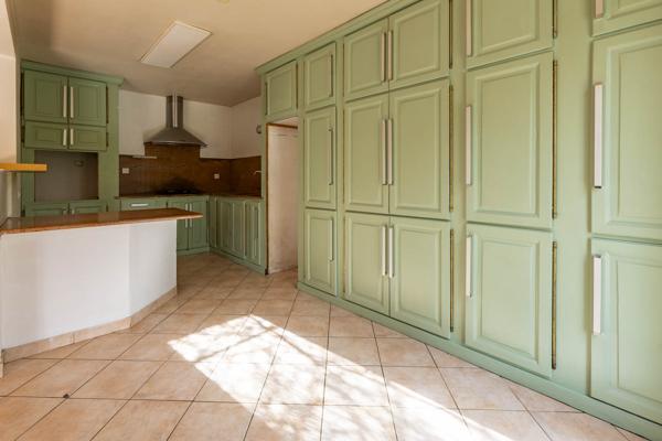 Plain-pied 230m² hab,5 chambres, garage et jardin - REF. VM425
