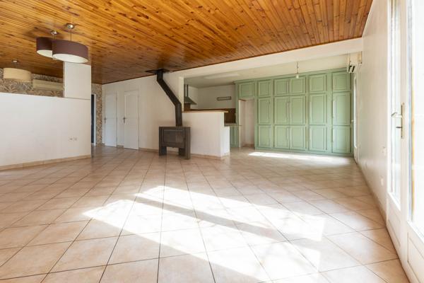Plain-pied 230m² hab,5 chambres, garage et jardin - REF. VM425