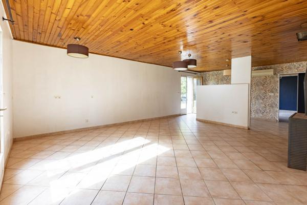 Plain-pied 230m² hab,5 chambres, garage et jardin - REF. VM425