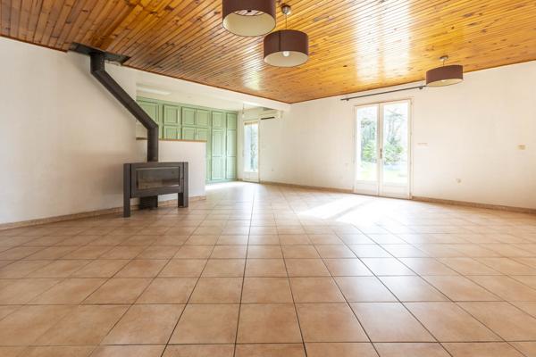 Plain-pied 230m² hab,5 chambres, garage et jardin - REF. VM425