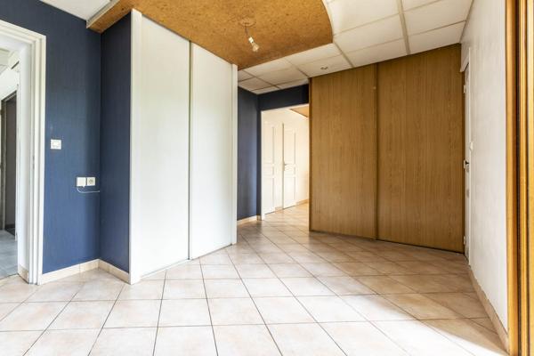 Plain-pied 230m² hab,5 chambres, garage et jardin - REF. VM425