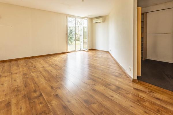 Plain-pied 230m² hab,5 chambres, garage et jardin - REF. VM425