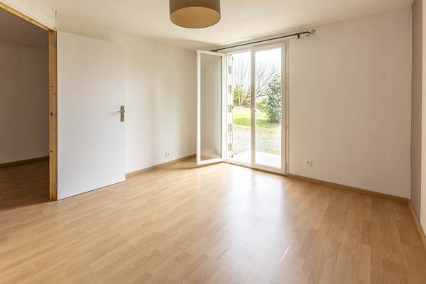 Plain-pied 230m² hab,5 chambres, garage et jardin - REF. VM425