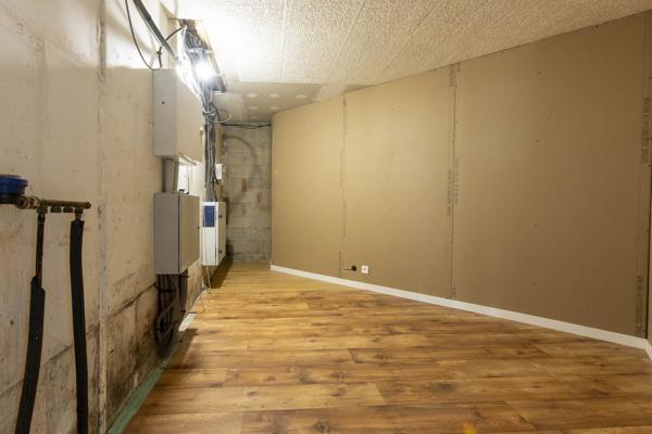 Plain-pied 230m² hab,5 chambres, garage et jardin - REF. VM425