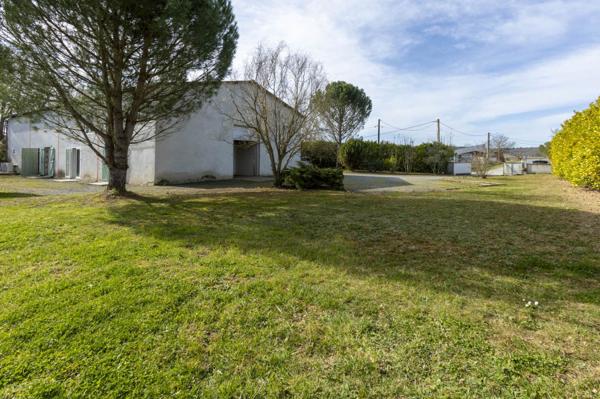 Plain-pied 230m² hab,5 chambres, garage et jardin - REF. VM425