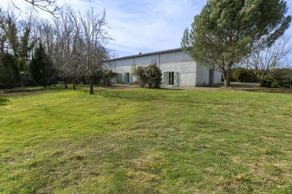 Plain-pied 230m² hab,5 chambres, garage et jardin - REF. VM425