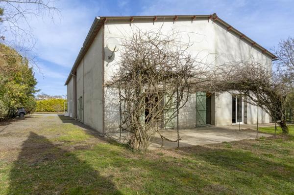 Plain-pied 230m² hab,5 chambres, garage et jardin - REF. VM425