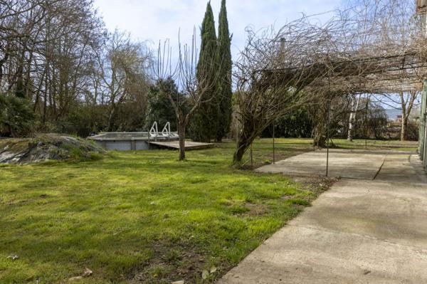 Plain-pied 230m² hab,5 chambres, garage et jardin - REF. VM425