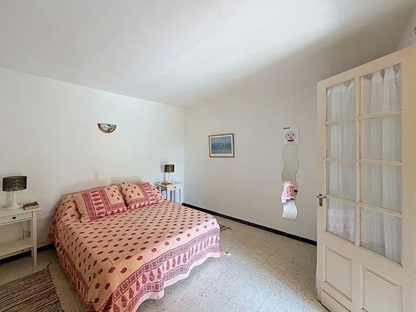 Maison familiale de 3 chambres avec piscine, jolie vue dégagée et 5 766m² de terrain.