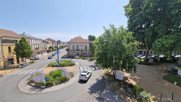 Ensemble d un local et d un appartement en Hyper Centre, proche Place Gambetta !