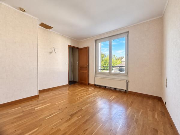 MARCOUSSIS - MAISON FAMILIALE INDIVIDUELLE - 155 M2 AU SOL - JARDIN AGRÉABLE - POTENTIEL DE 5 CHAMBRES