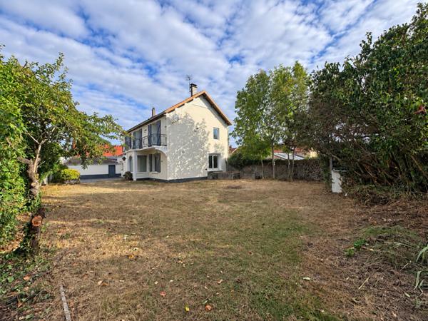 MARCOUSSIS - MAISON FAMILIALE INDIVIDUELLE - 155 M2 AU SOL - JARDIN AGRÉABLE - POTENTIEL DE 5 CHAMBRES