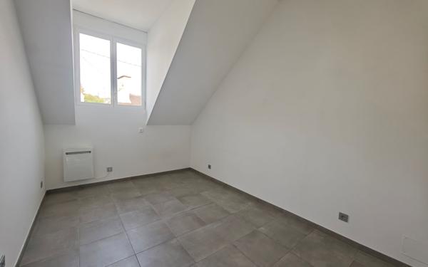 Appartement à louer    5 pièces •  Maule