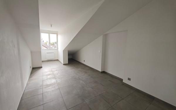 Appartement à louer    5 pièces •  Maule