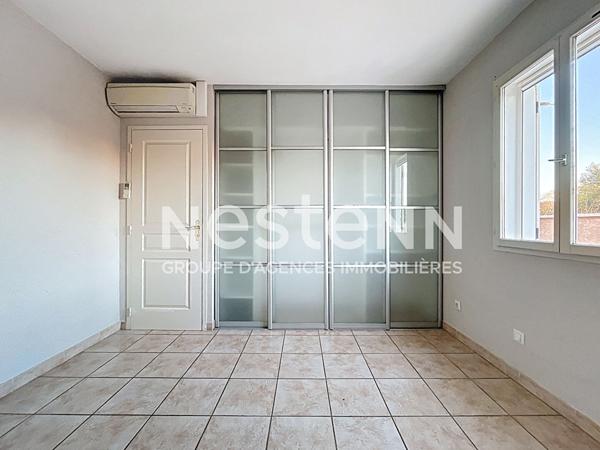 MAISON DE PLAIN-PIED AVEC GARAGE ET PISCINE