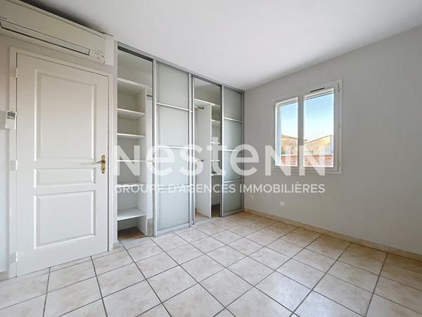 MAISON DE PLAIN-PIED AVEC GARAGE ET PISCINE