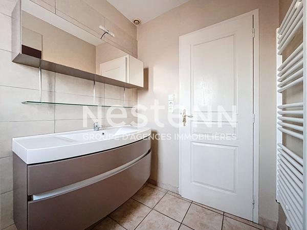 MAISON DE PLAIN-PIED AVEC GARAGE ET PISCINE