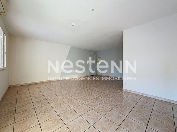 MAISON DE PLAIN-PIED AVEC GARAGE ET PISCINE