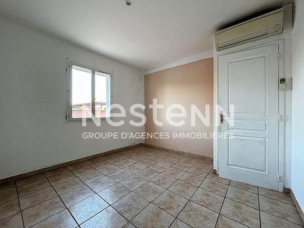 MAISON DE PLAIN-PIED AVEC GARAGE ET PISCINE