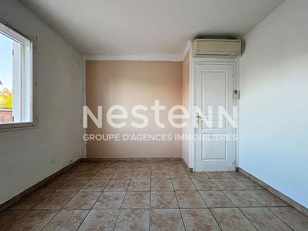 MAISON DE PLAIN-PIED AVEC GARAGE ET PISCINE