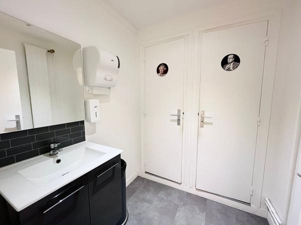 Local commercial 5 bureau avec parking et cave en centre ville de Rouen