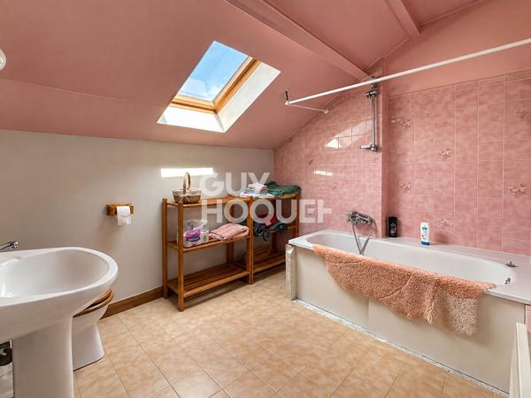 Maison familiale de  7 pièces et 154 m² - Aix-les-Bains - Terrain de 1 689 m²