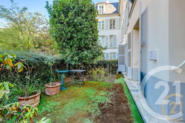 Appartement F3 à vendre  3 pièces - 65 m 2   PARIS  - 75018