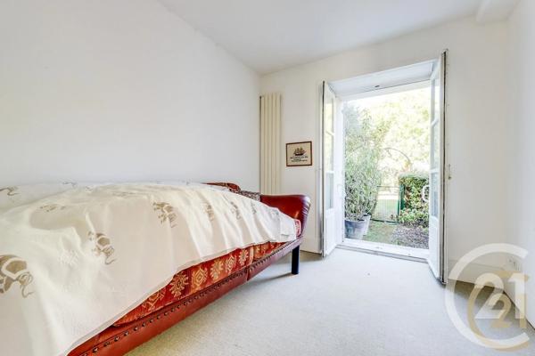 Appartement F3 à vendre  3 pièces - 65 m 2   PARIS  - 75018