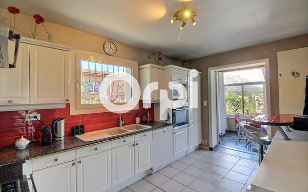 Maison à vendre    5 pièces •  Marseille 11