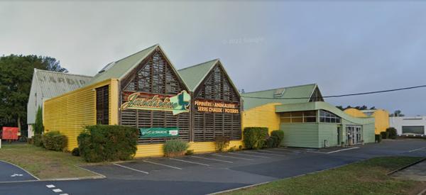 Jardinerie, parking, espace exterieur dans zone commerciale dynamique de SARAN NORD