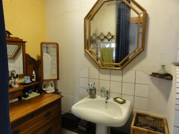 Maison ancienne avec grande terrasse