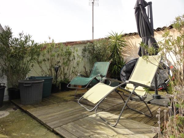 Maison ancienne avec grande terrasse