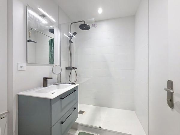 Exclusivité Nestenn Immobilier. Toulouse. Allée des Demoiselles. Appartement T1bis entièrement rénové de 26m² avec balcon dans une résidence bien entretenue