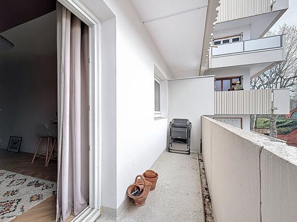 Exclusivité Nestenn Immobilier. Toulouse. Allée des Demoiselles. Appartement T1bis entièrement rénové de 26m² avec balcon dans une résidence bien entretenue