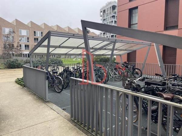 Bureau de 360 m² à louer à Bordeaux Bassins A Flot