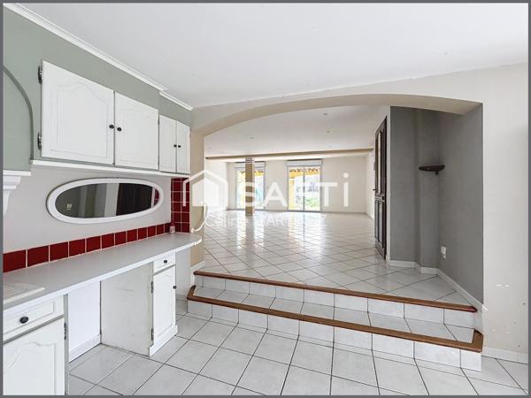 Villa 5 pièces avec garage dans quartier proche centre ville