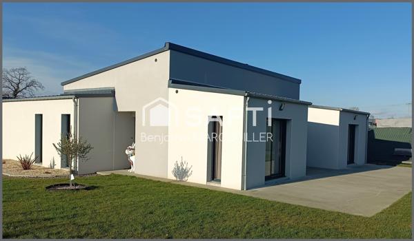 Safti-Benjamin Marcouiller vous propose : Maison contemporaine de 5 pièces.