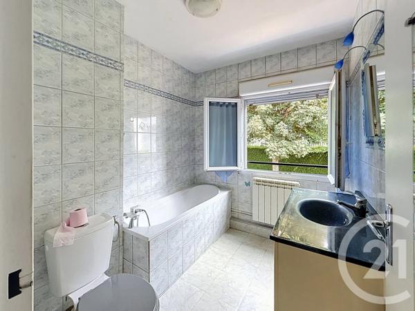 Maison à vendre  6 pièces - 121 m 2   LILLEBONNE  - 76