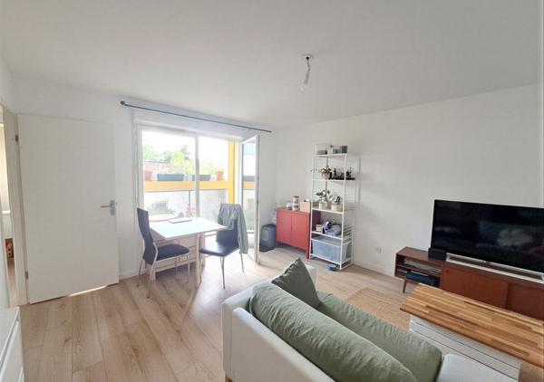 Appartement T2 de 39.20 m² avec loggia et parking sécurisé dans résidence récente