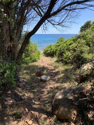 Ste lucie de porto vecchio (20144) Magnifique vue mer et plage à pied.