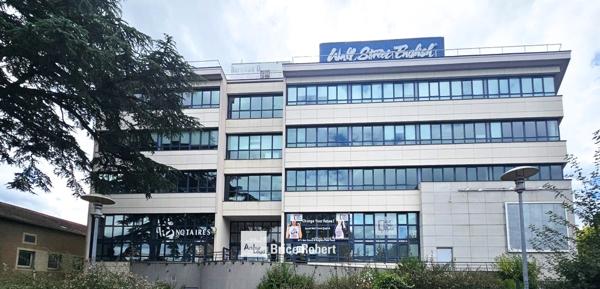 Bureaux à louer à Ecully emplacement stratégique très forte visibilité