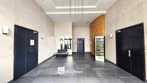 Bureaux à louer à Ecully emplacement stratégique très forte visibilité
