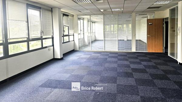 Bureaux à louer à Ecully emplacement stratégique très forte visibilité