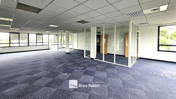 Bureaux à louer à Ecully emplacement stratégique très forte visibilité