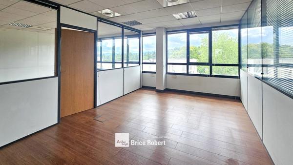 Bureaux à louer à Ecully emplacement stratégique très forte visibilité