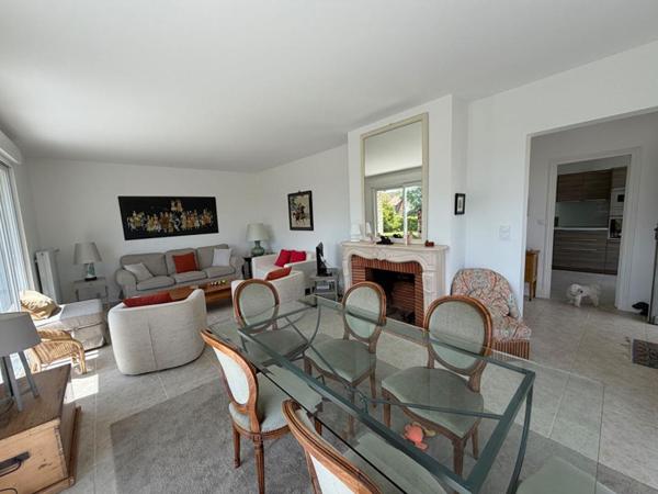 Ravissante maison de 4 pièces avec sous-sol total idéalement situé