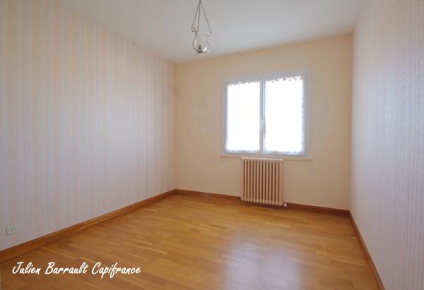 Maison familiale 3 chambres et double séjour, idéalement située à Sèvres Anxaumont