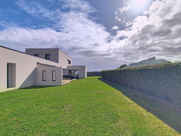 MAISON À VENDRE LANGUEUX - Maison moderne aux prestations d'exception entre dans un quartier recherché de Langueux !