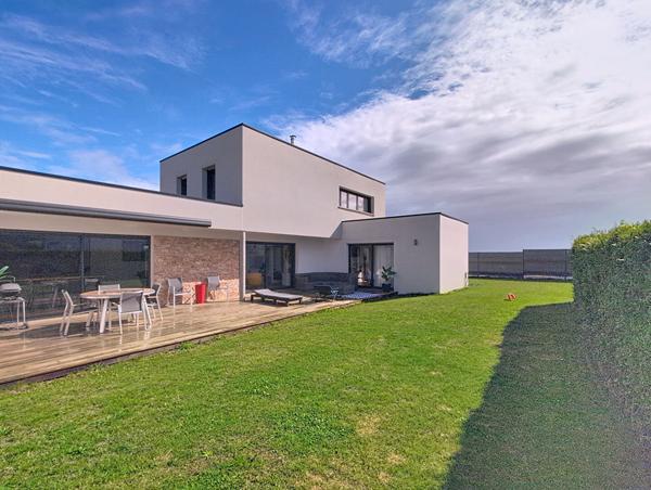 MAISON À VENDRE LANGUEUX - Maison moderne aux prestations d'exception entre dans un quartier recherché de Langueux !