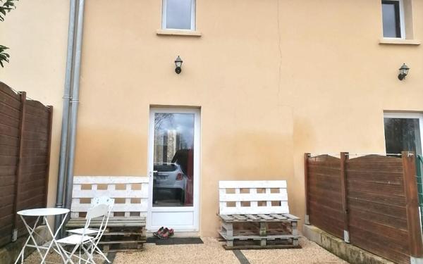 Appartement à louer    1 pièce •  Écuisses